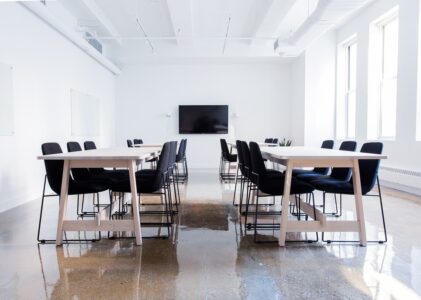 Transforming Meetings: The Tech-Forward Evolution of Conference Rooms