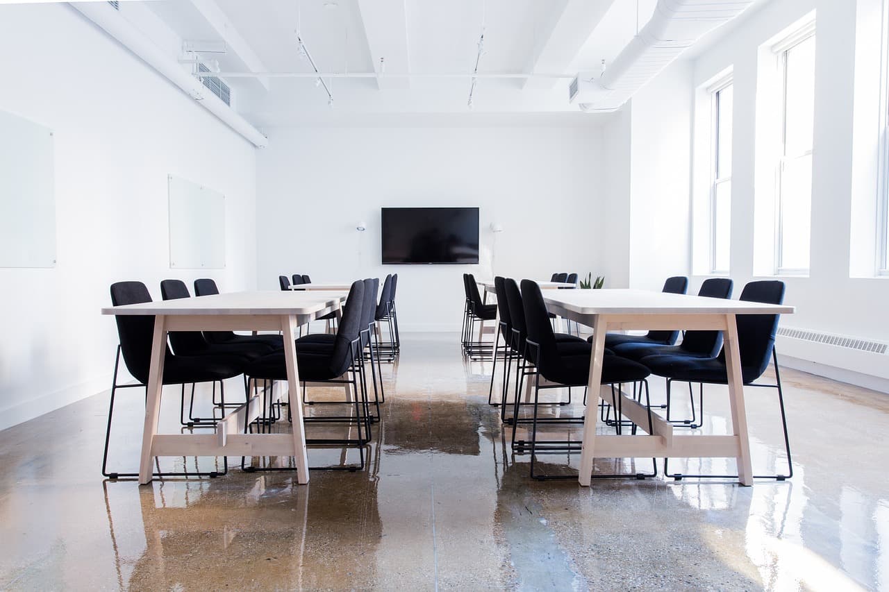 Transforming Meetings: The Tech-Forward Evolution of Conference Rooms