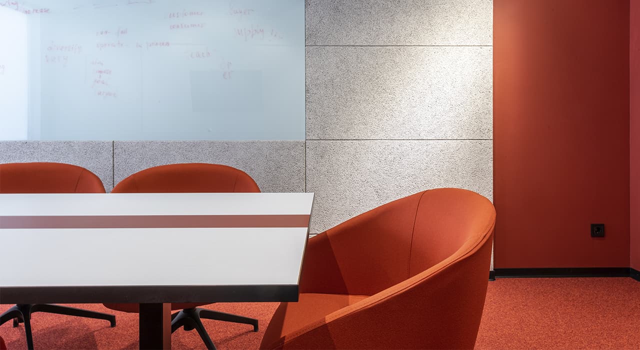 Selection of the conference room in relation to its occupancy
